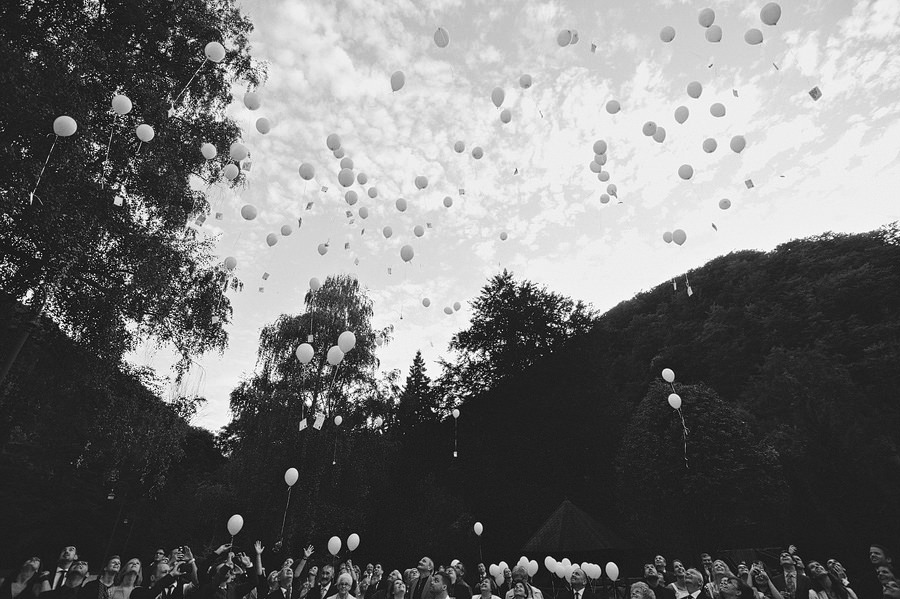 luftballons at a wedding 