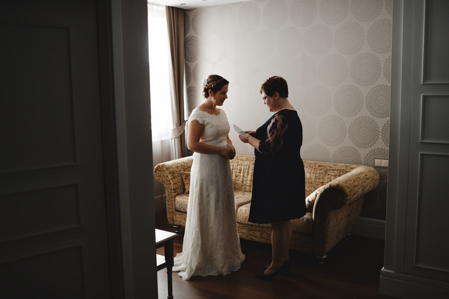 bride and her mum in a hotel